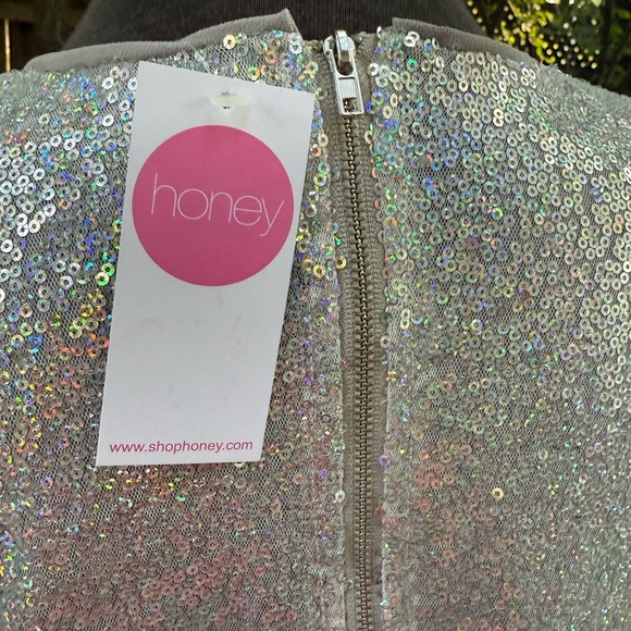 Honey Maddy Silver Sequin Women's Top. Size M. New with tags. - Picture 5 of 8